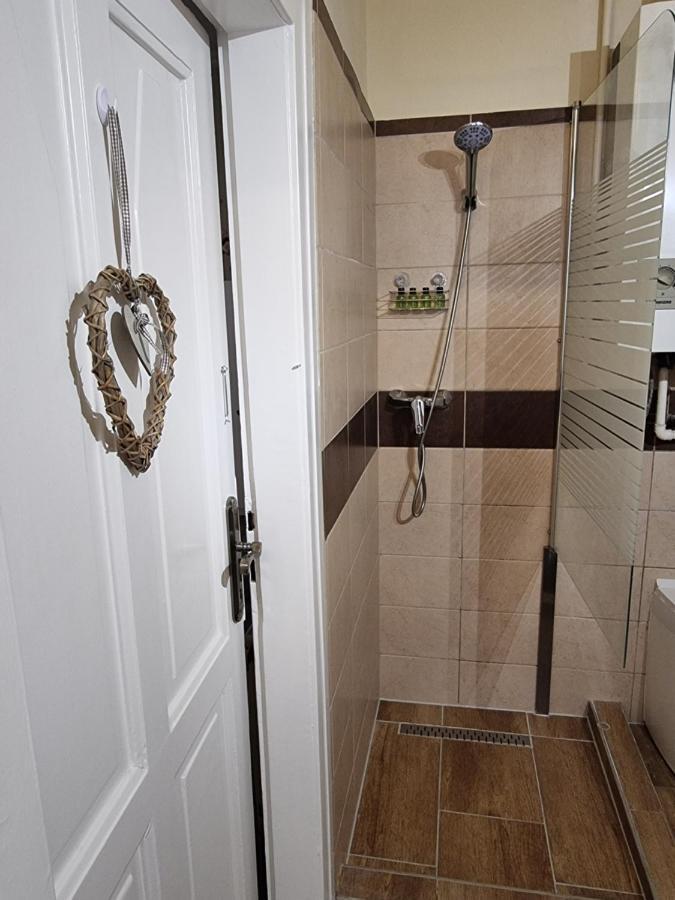 Buda Center Apartment Budapest Luaran gambar
